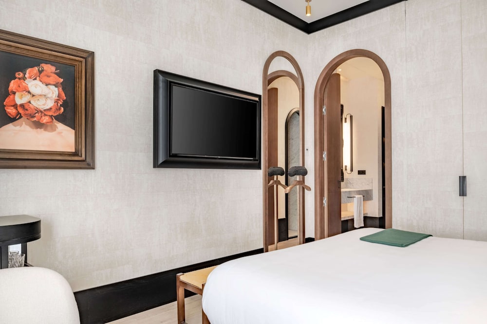 Room, 1 King Bed, Accessible (Roll-In Shower - Kng Accessible Puris)
