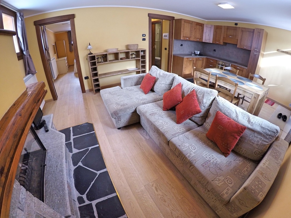 Family Apartment, Basement, 2 Bedrooms, Kitchen, Garden View photo 1