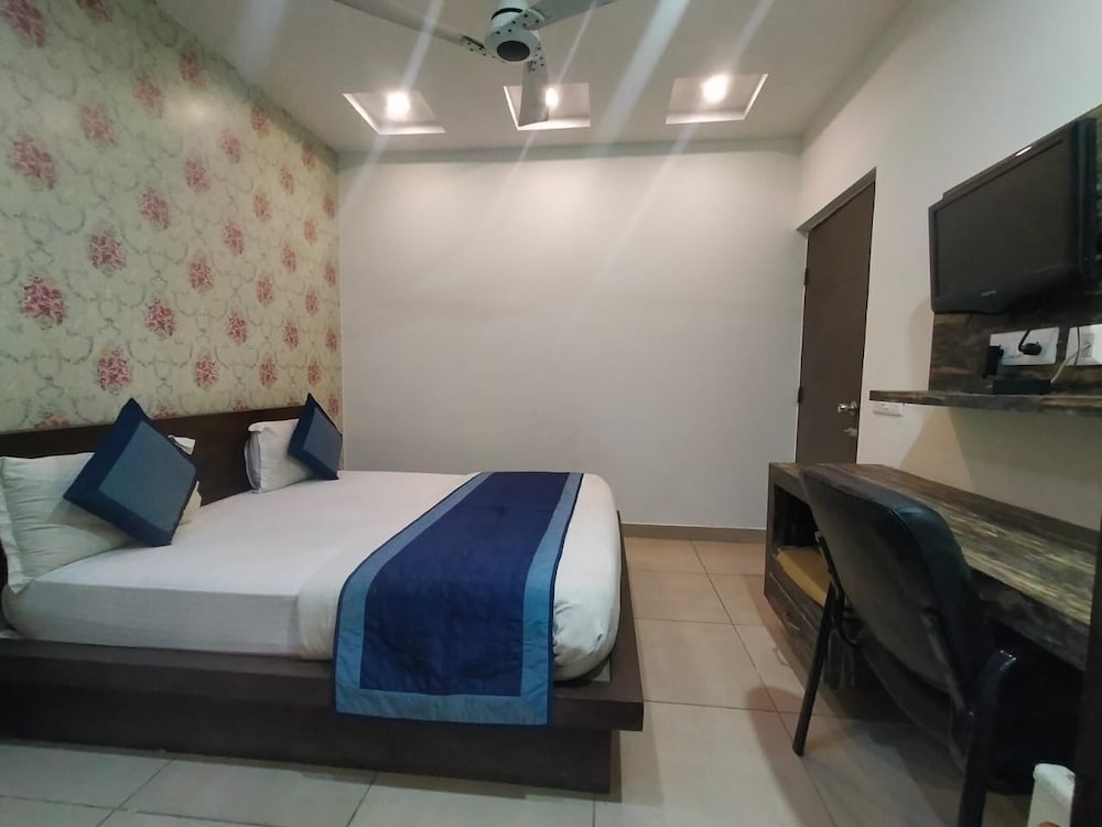 Executive Room - Photo 9