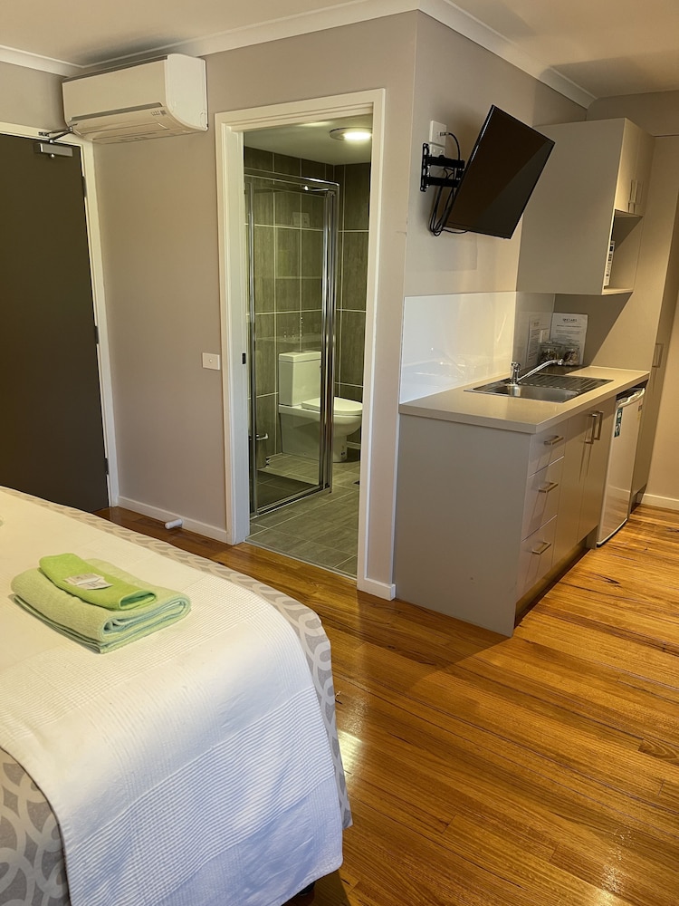 Premium King Room - Photo 2