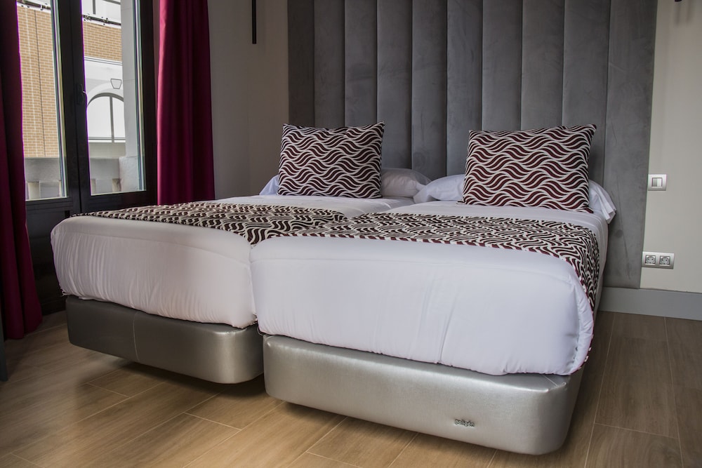 Habitación Estándar Doble, con baño privado y vista a la ciudad (D2V)