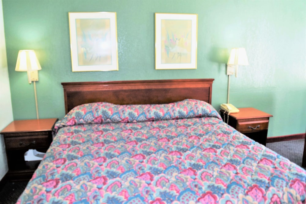 Standard Room, 1 King Bed - Photo 2