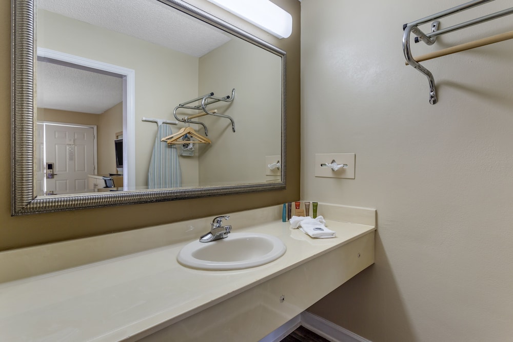 Standard Suite, Multiple Beds, Accessible, Non Smoking photo 3