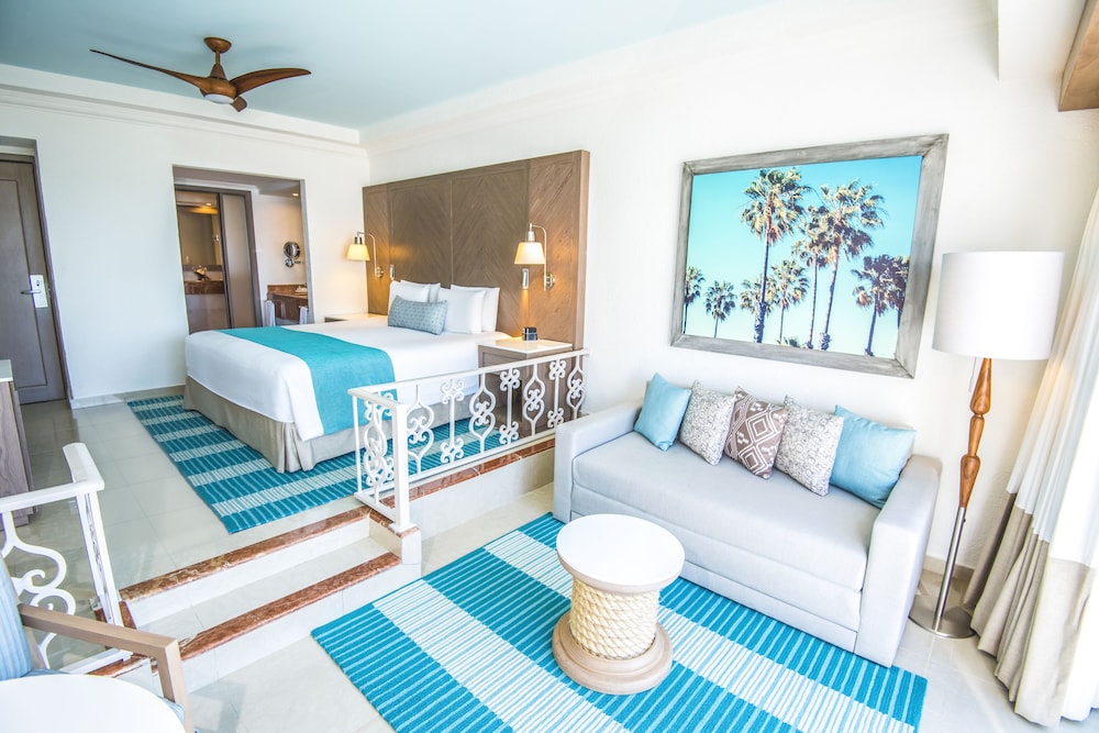 Deluxe Junior Suite Ocean View King