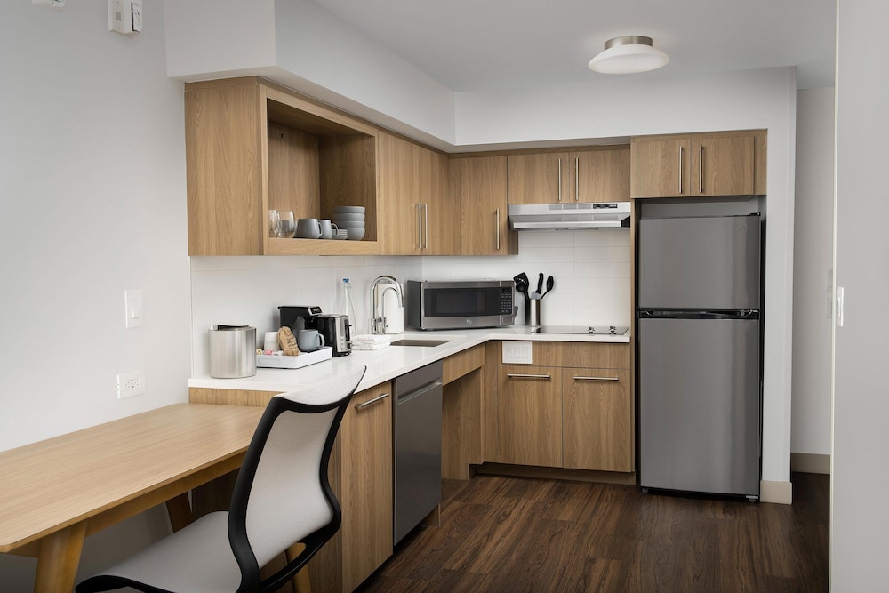 Suite, 1 Bedroom - Photo 4