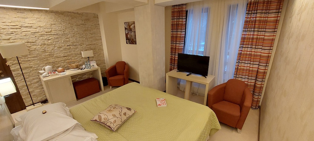 Standard Room with disability access ( acolo unde este o singura camera de acest tip) - Photo 1