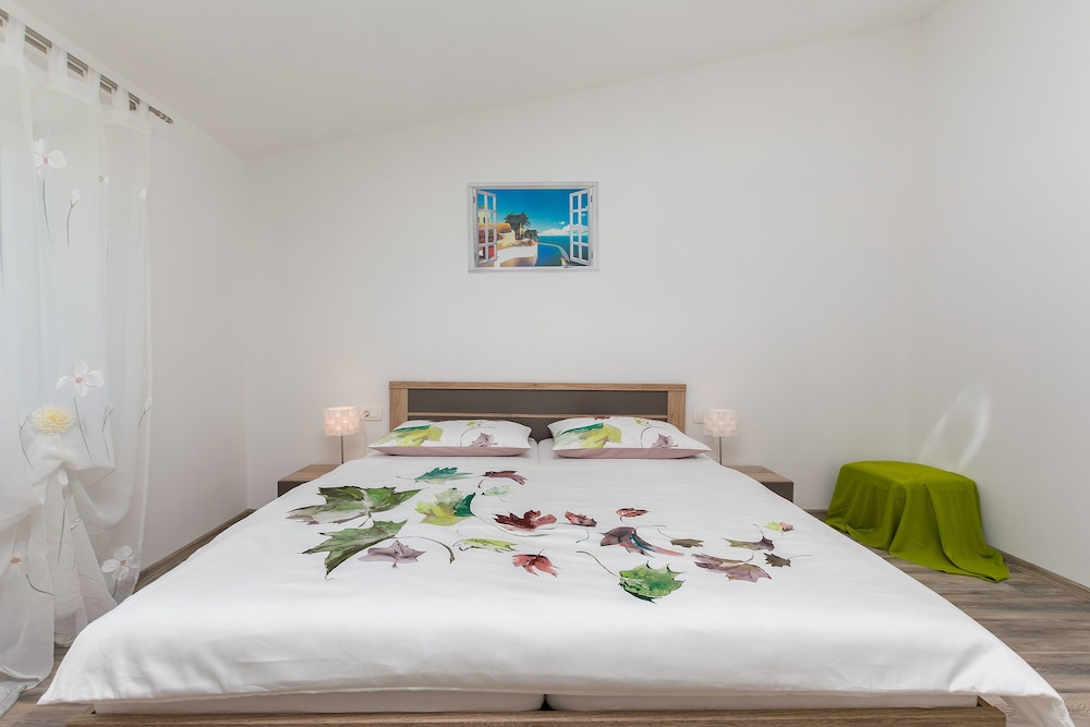 Apartment (A1)