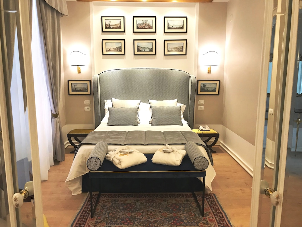 Suite, 1 Queen Bed, Valley View - Photo 2