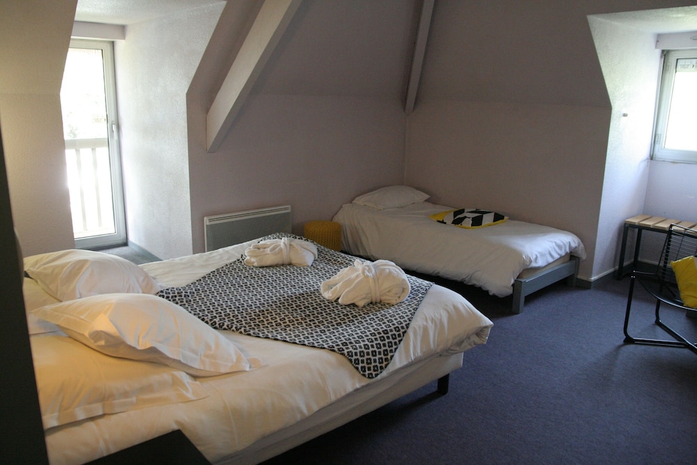 Comfort Triple Room, 3 Twin Beds, Non Smoking, Pool View