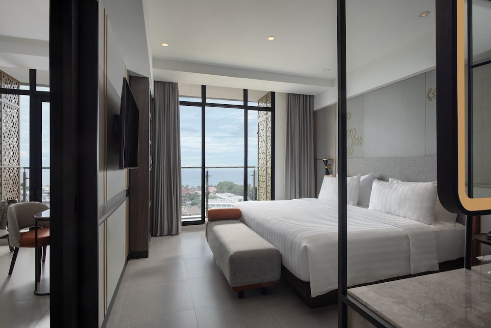 Santika Suite Room King - Photo 1