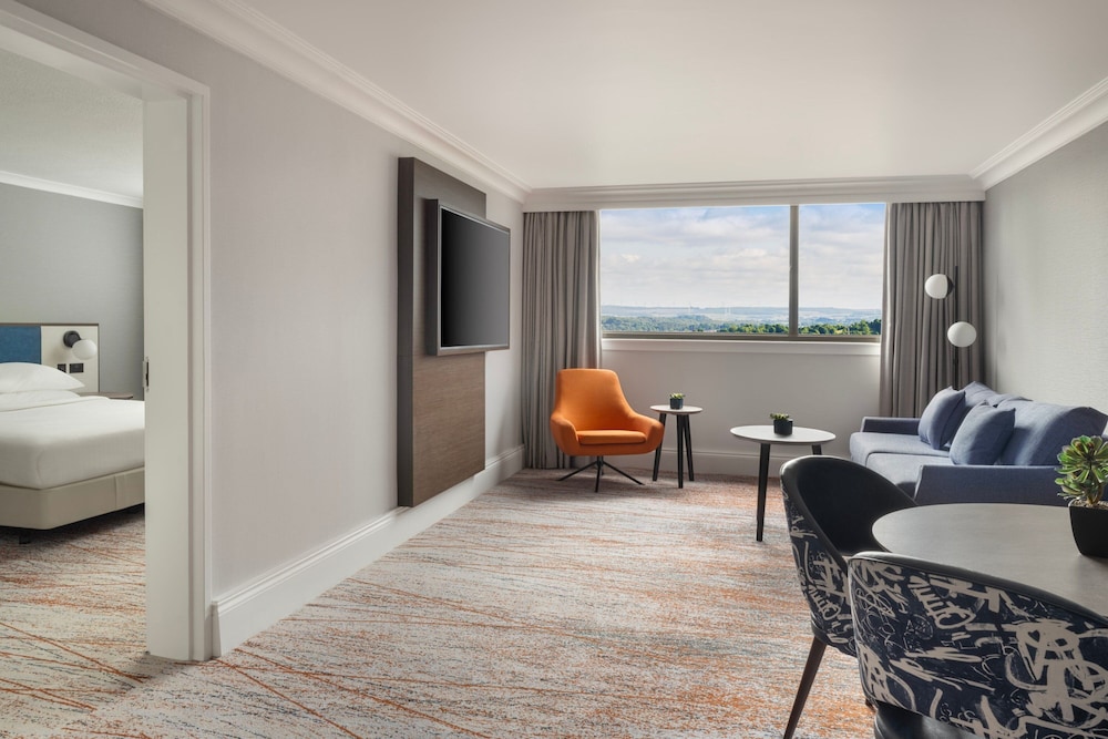 Junior Suite, 1 King Bed - Photo 1