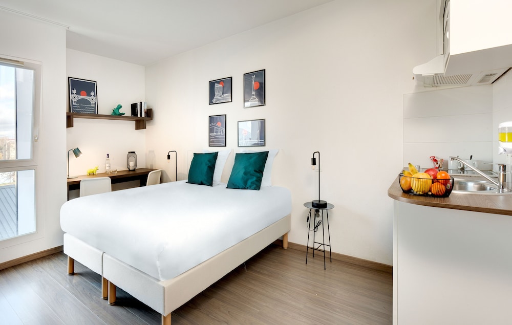 Business Studio, 2 Twin Beds, Kitchenette photo 2