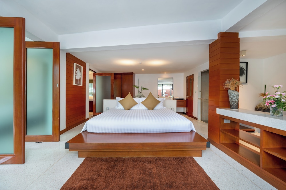 Beachfront Grand Pool Villa - Free Daily Minibar - Photo 7