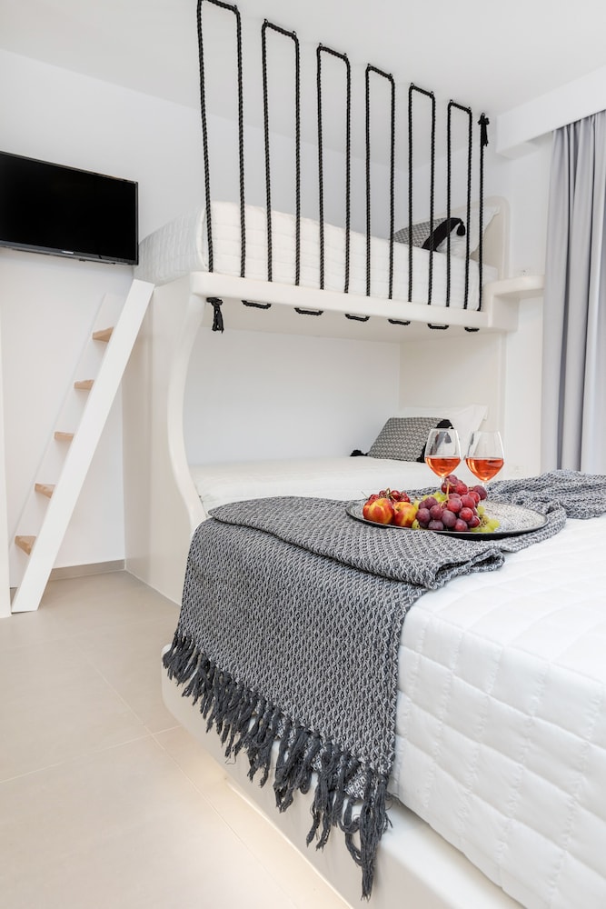 Grand Quadruple Room