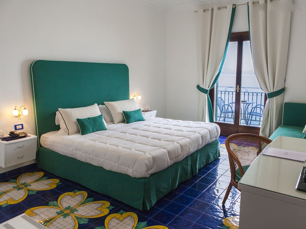 Comfort Double Room, 1 Queen Bed with Sofa bed, Sea View photo 3