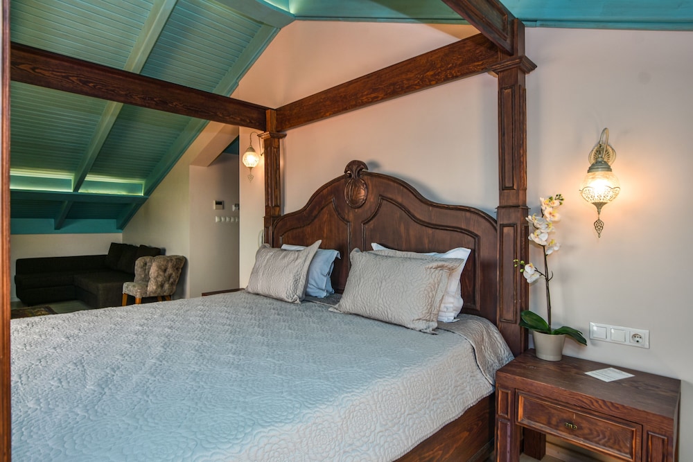 Comfort Double Room, 1 King Bed with Sofa bed, Ensuite, Sea View photo 3