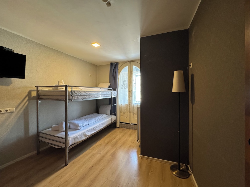 Economy Twin Room photo 1
