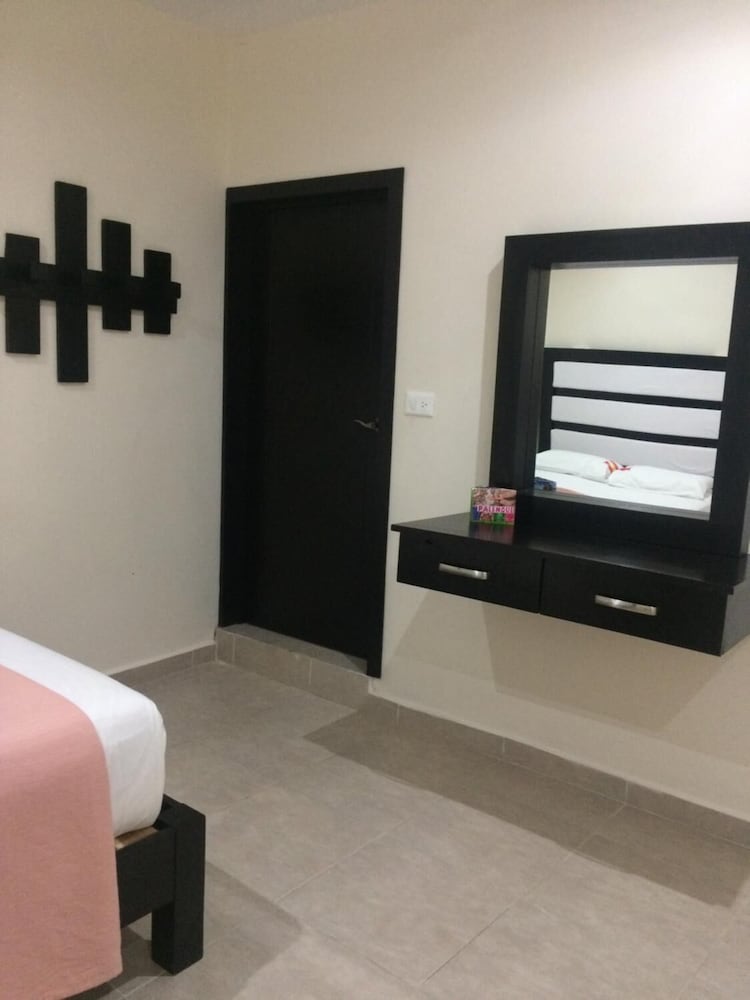 Standard Quadruple Room, 2 Double Beds photo 3