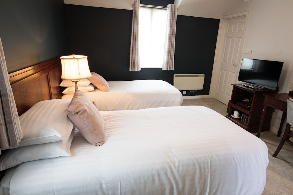 Twin Room, Ensuite photo 3