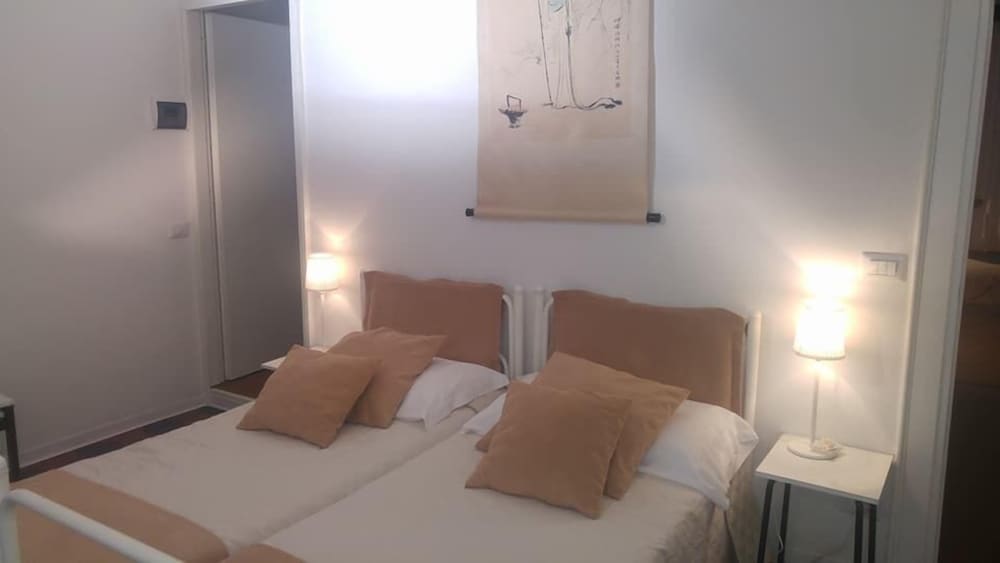 Classic Double Room, Ensuite photo 3