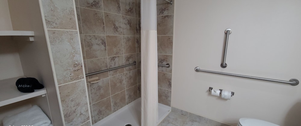 Standard Single Room, 1 King Bed With Sofa Bed, Accessible, Non Smoking (With Sofabed) - Photo 2