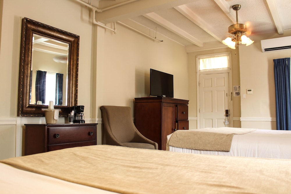 Premium Room, 2 Queen Beds, Non Smoking - Photo 4