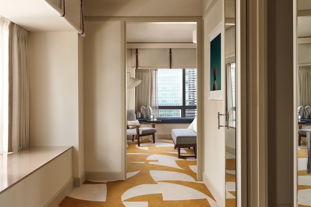 Grand Suite (Cityscape Corner)