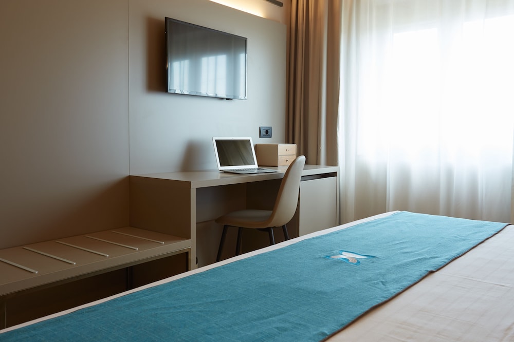 Standard Double Room - Photo 2