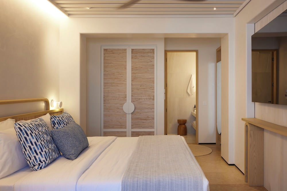Superior Room Side Or Front Sea View - Photo 1