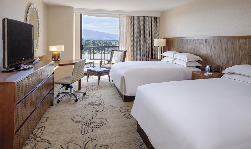 Room, 2 Queen Beds, Accessible, Resort View (Roll-In Shower)