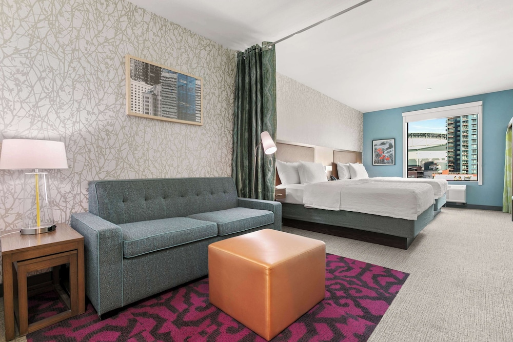 Studio, 2 Queen Beds, Accessible (Mobility, Hearing, Roll-In Shower) - Photo 6