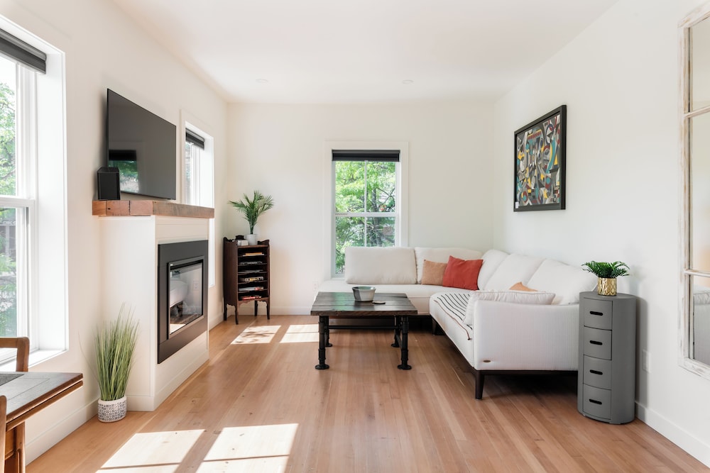 Suite, 2 Bedrooms, Kitchen