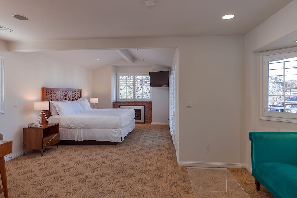 Upstairs Bungalow photo 1