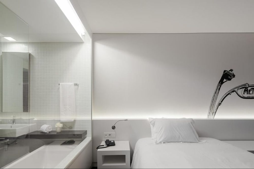 Standard Single Room thumbnail 5
