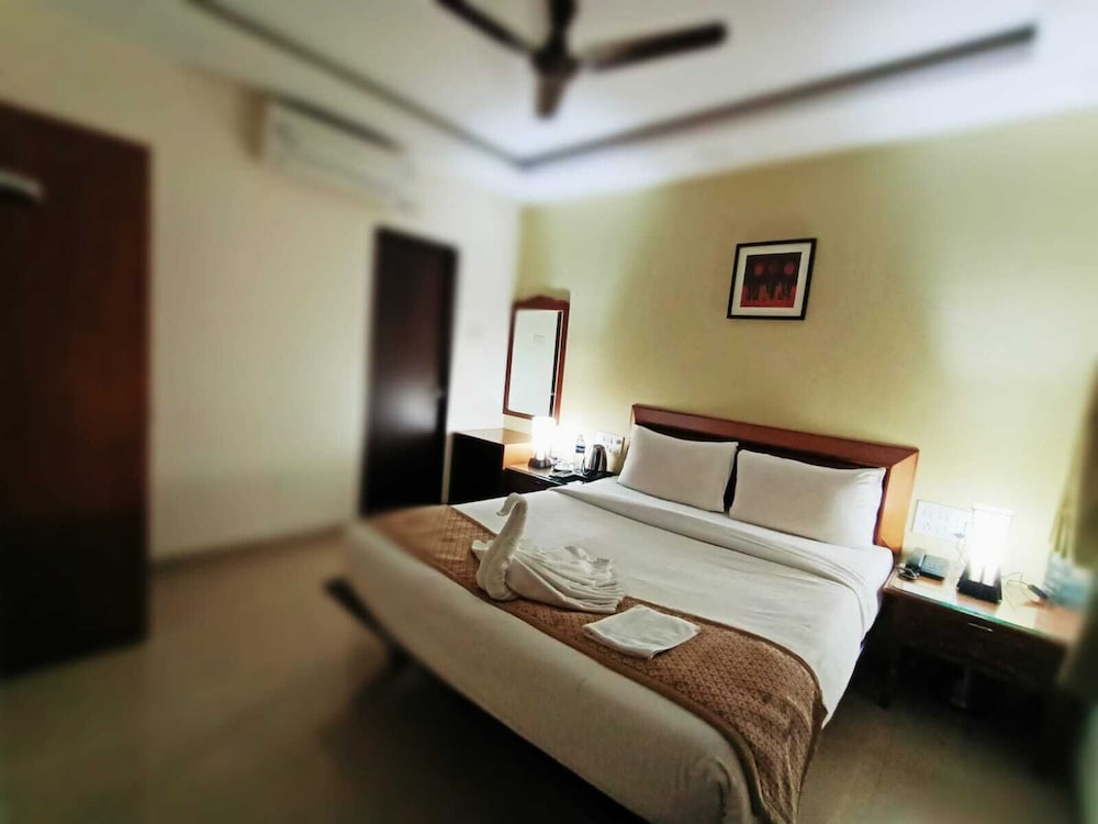 Deluxe Room with Sitout Swimming Pool facing - Photo 4