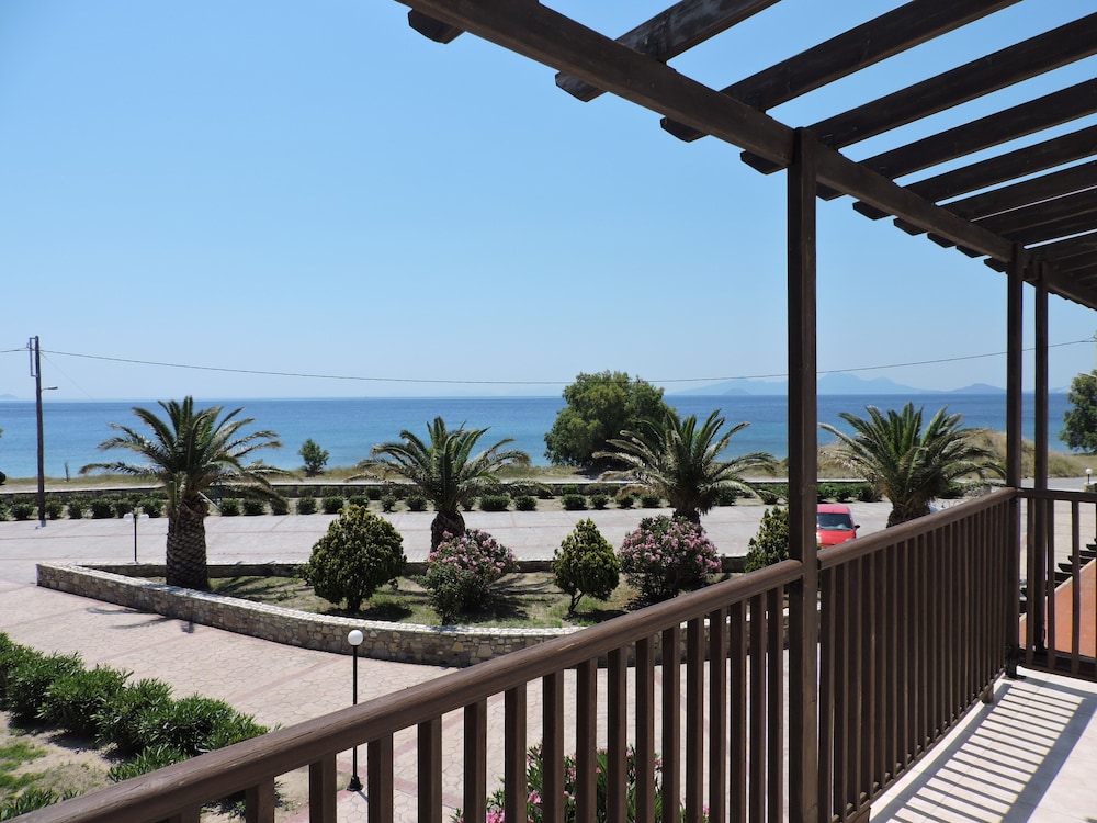 Family Apartment, 1 Bedroom, Sea View photo 2