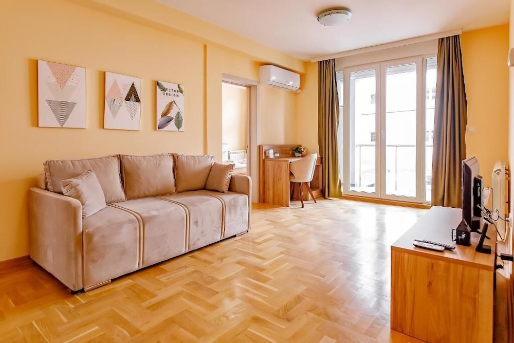 Grand Apartment