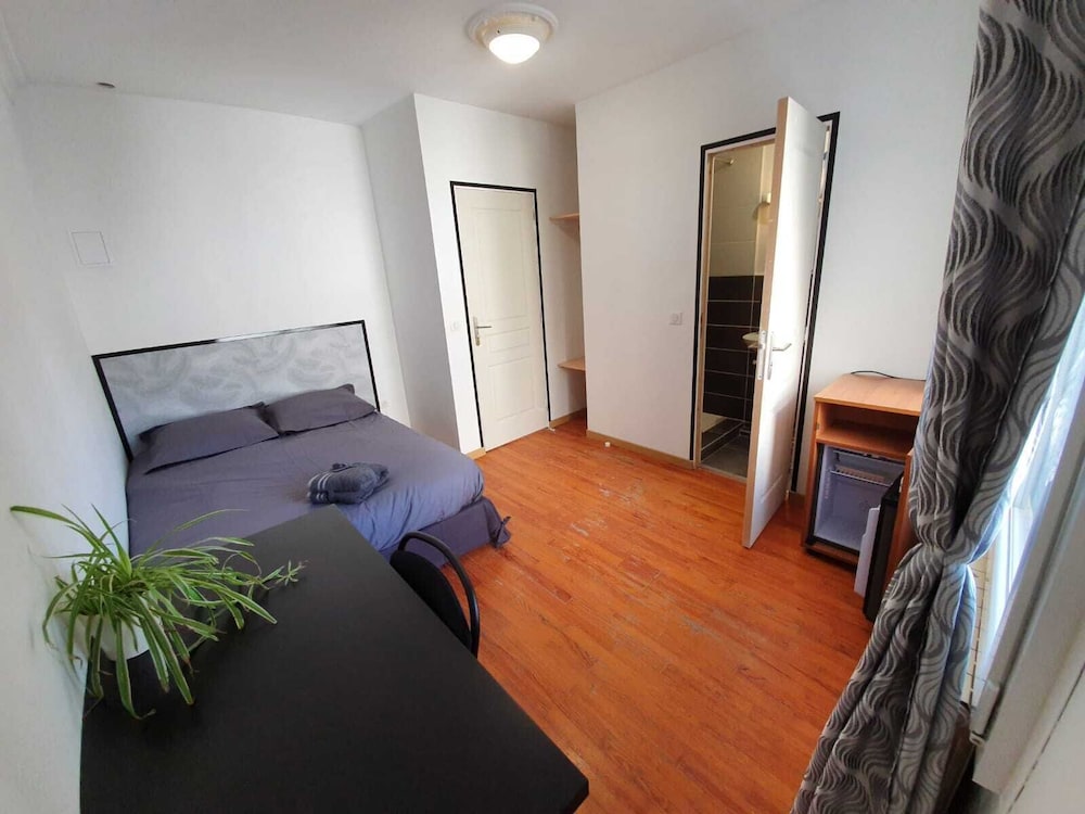 Economy Quadruple Room, Private Bathroom photo 3