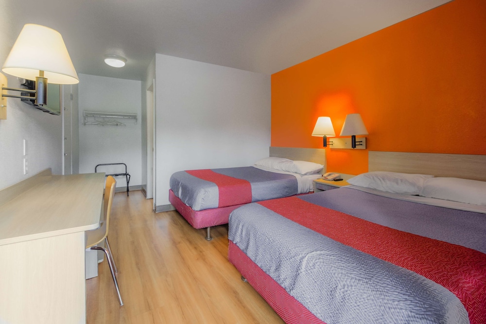Standard Room, 2 Double Beds, Non Smoking photo 1