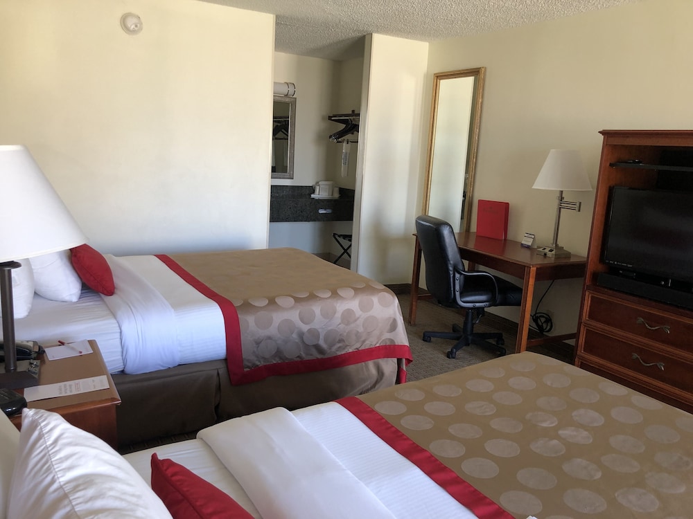 Room, 2 Queen Beds, Non Smoking - Photo 3
