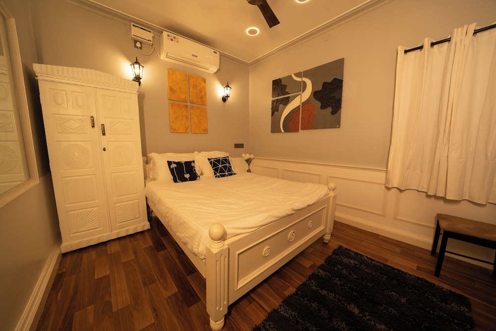 Luxury Villa photo 1
