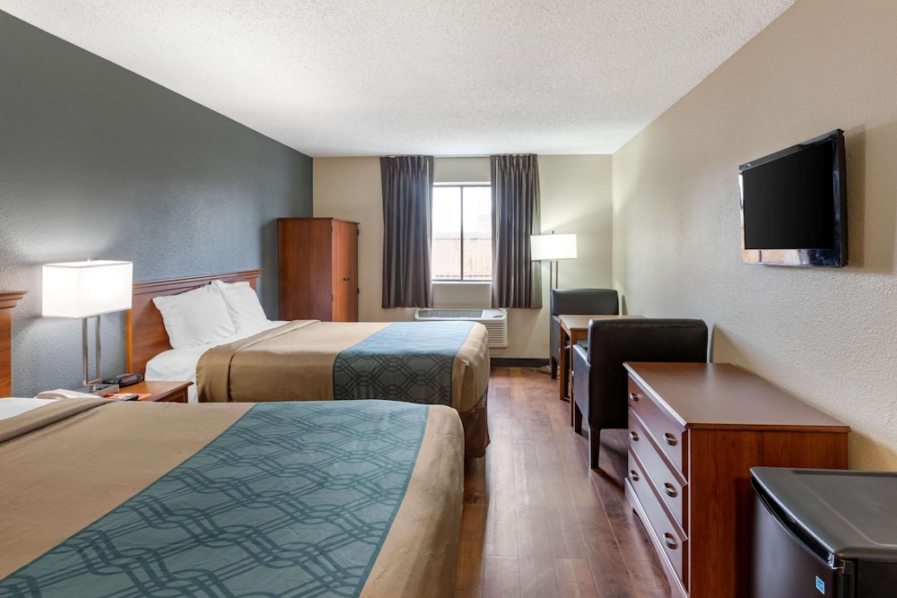 Standard Room, 2 Queen Beds, Non Smoking - Photo 4