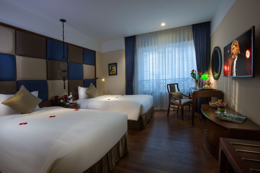 Deluxe Room thumbnail 5