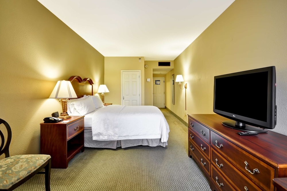 Room, 1 King Bed, Microwave