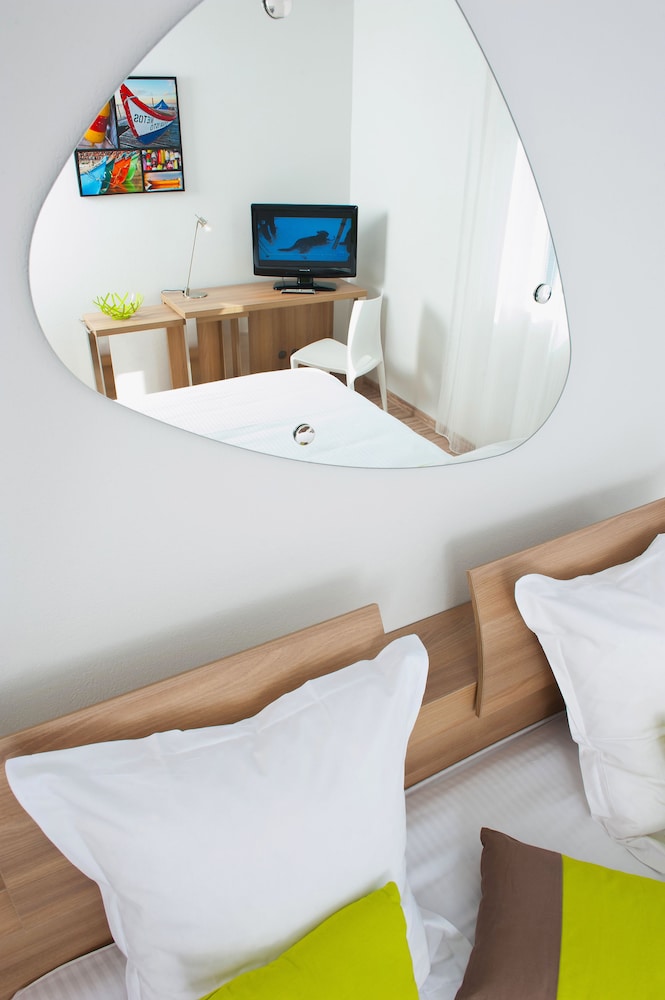 Business Studio, 1 King Bed - Photo 4