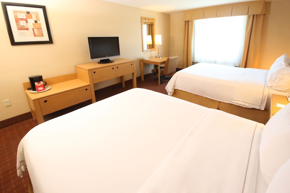Standard Room, 2 Queen Beds - Photo 4