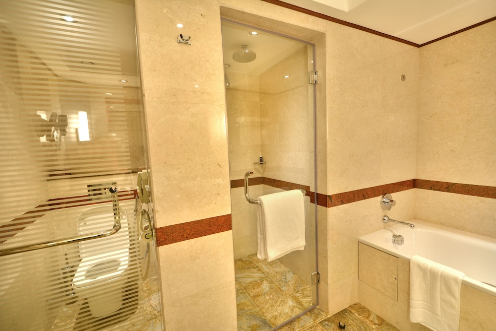 Executive Room - Photo 3