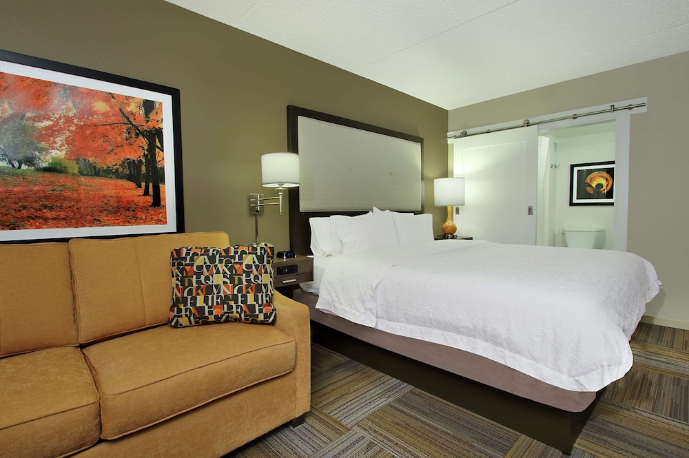 Standard Room, 1 King Bed, Non Smoking - Photo 5