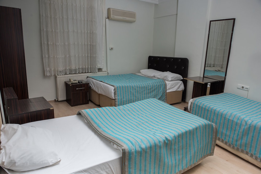 Quadruple Room, Multiple Beds, Smoking, City View photo 1