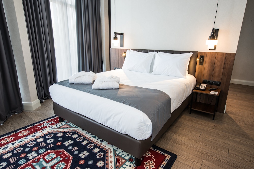 Premium Room, 1 Queen Bed with Sofa bed, Balcony - Photo 1